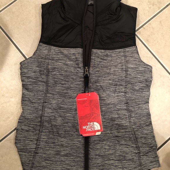 Girls North Face Pseudio Dark Gray Vest NWT $80 - Picture 4 of 7